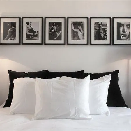 The Black Otel 3*