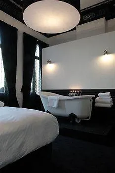 The Black 3* Anvers